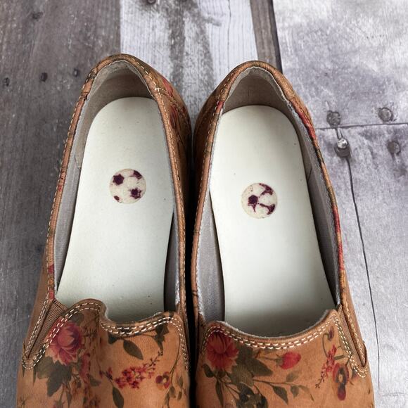 Dansko Shoes Sz 37 Slip On Sneakers Tan Leather Floral Printed Casual Boho - Picture 4 of 12